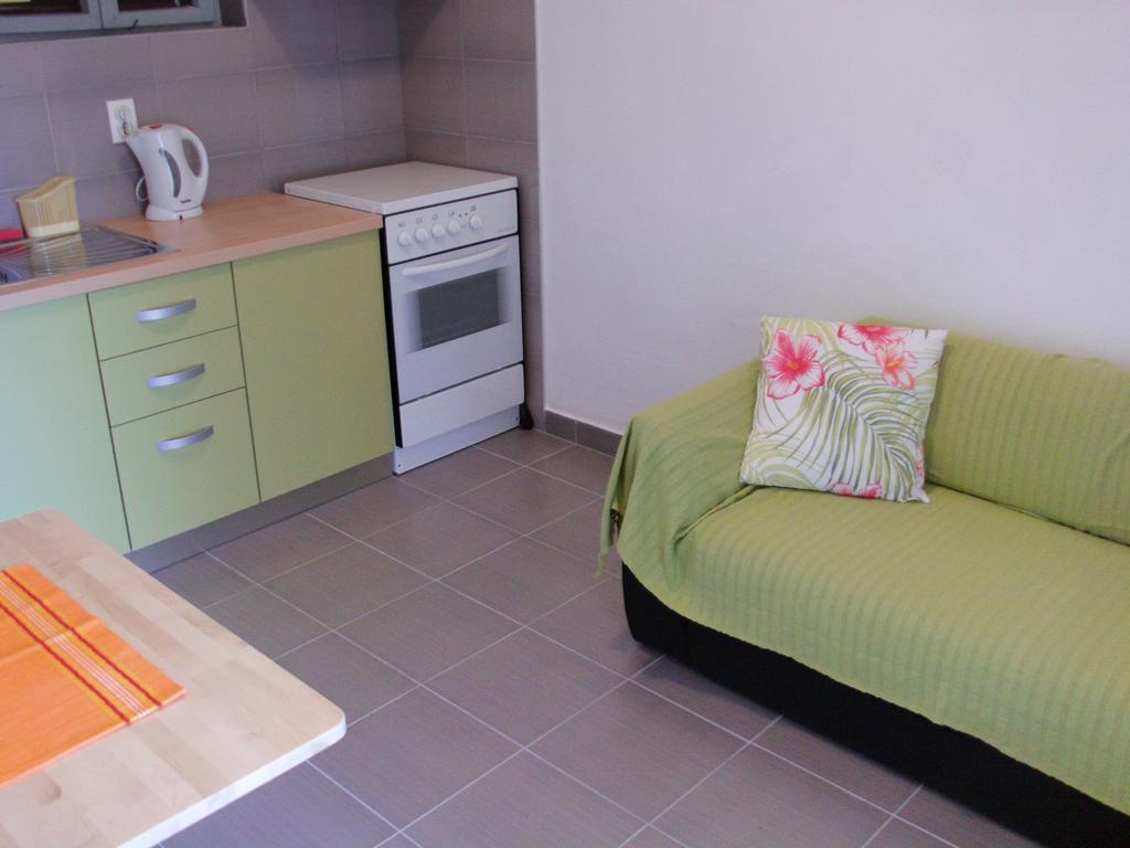 Apartments Sonija Gdinj Exterior photo