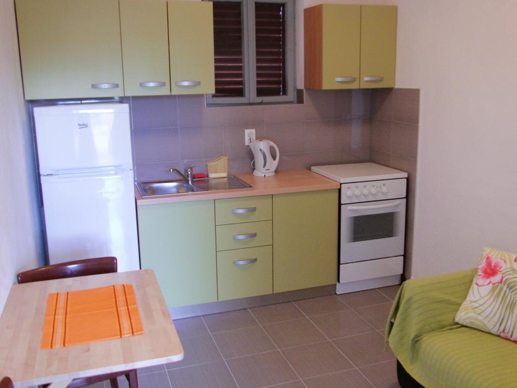 Apartments Sonija Gdinj Exterior photo
