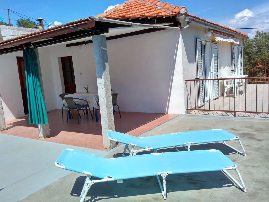 Apartments Sonija Gdinj Exterior photo