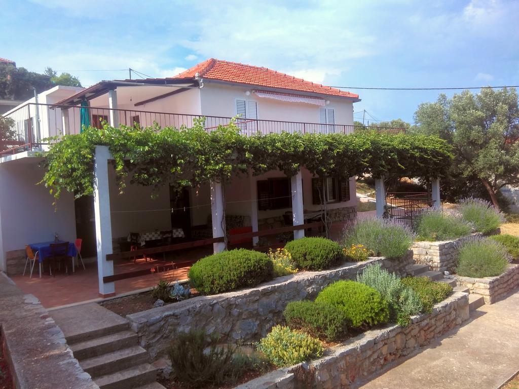 Apartments Sonija Gdinj Exterior photo